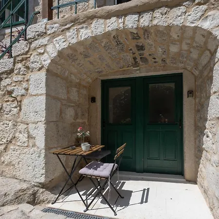 Kruna Est 2024 Апартаменти