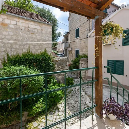 Kruna Est 2024 سبليت